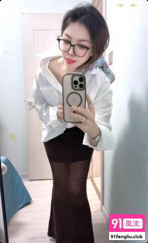 铁西眼镜反差少妇